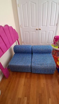 Free.    Foam chairs to bed
