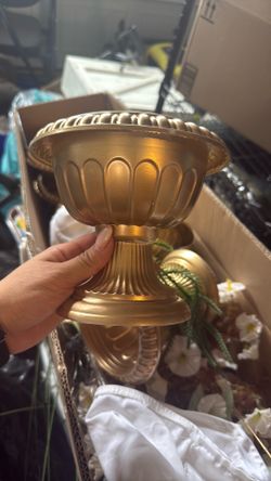 Flower center piece vase gold