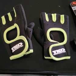 Never Used Biking Gloves Size Small
