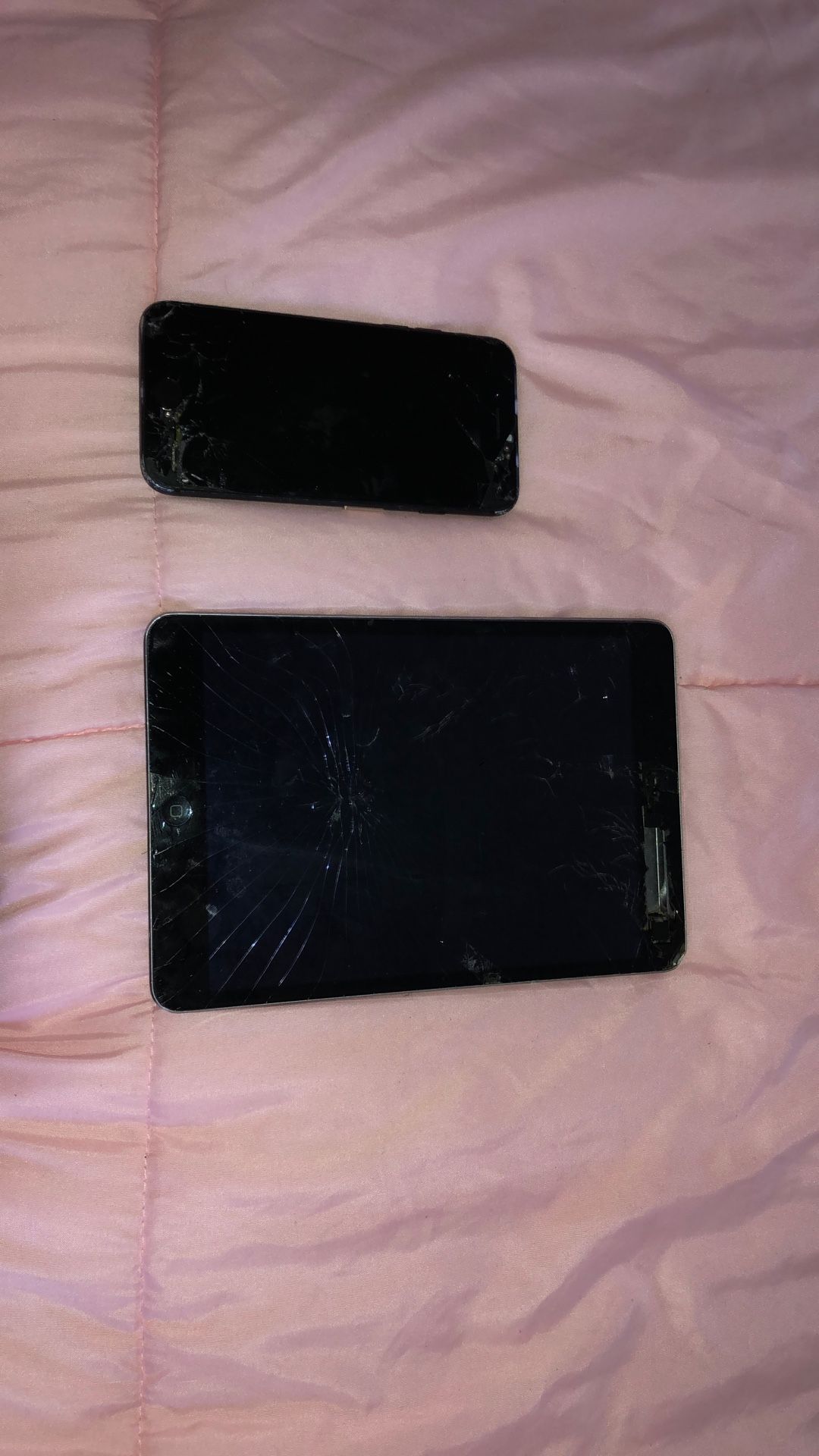 IPad mini 2 And iPhone 7 For Parts Only !!