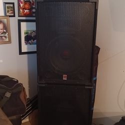 Used New Condition 4800 Watts Bluetooth Rockville Amplifier And 2 1500 Each Rockville 15 Inch Speakers. And Speaker Stands And Carrying Bags Included.