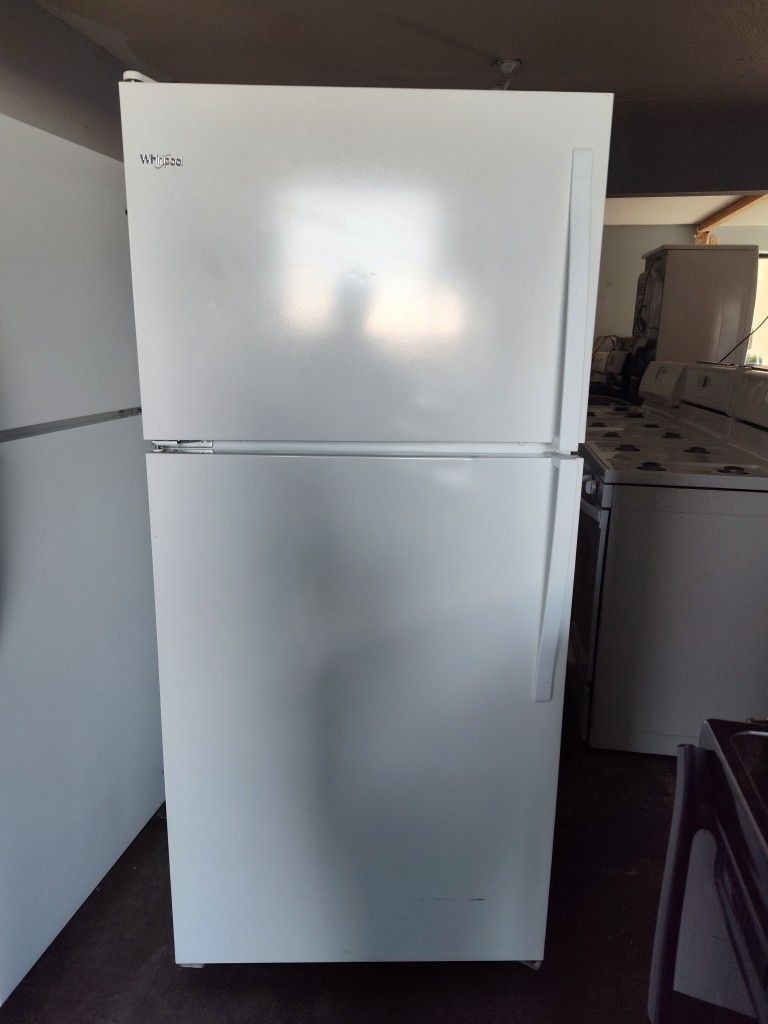2021 Model Whirlpool White Top Freezer Refrigerator With Ice Maker