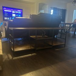 Soporte Para TV Con Toma De Corriente 