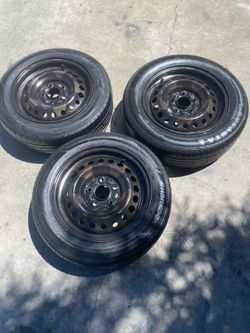 2008 Honda Civic Wheels only three