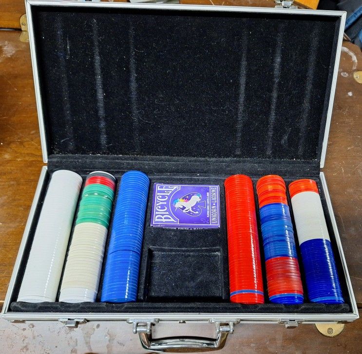 Clay Poker Chip Set With Carry Case