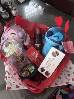 Angel & Stitch Basket With Light Up Flower Dome 💕💕