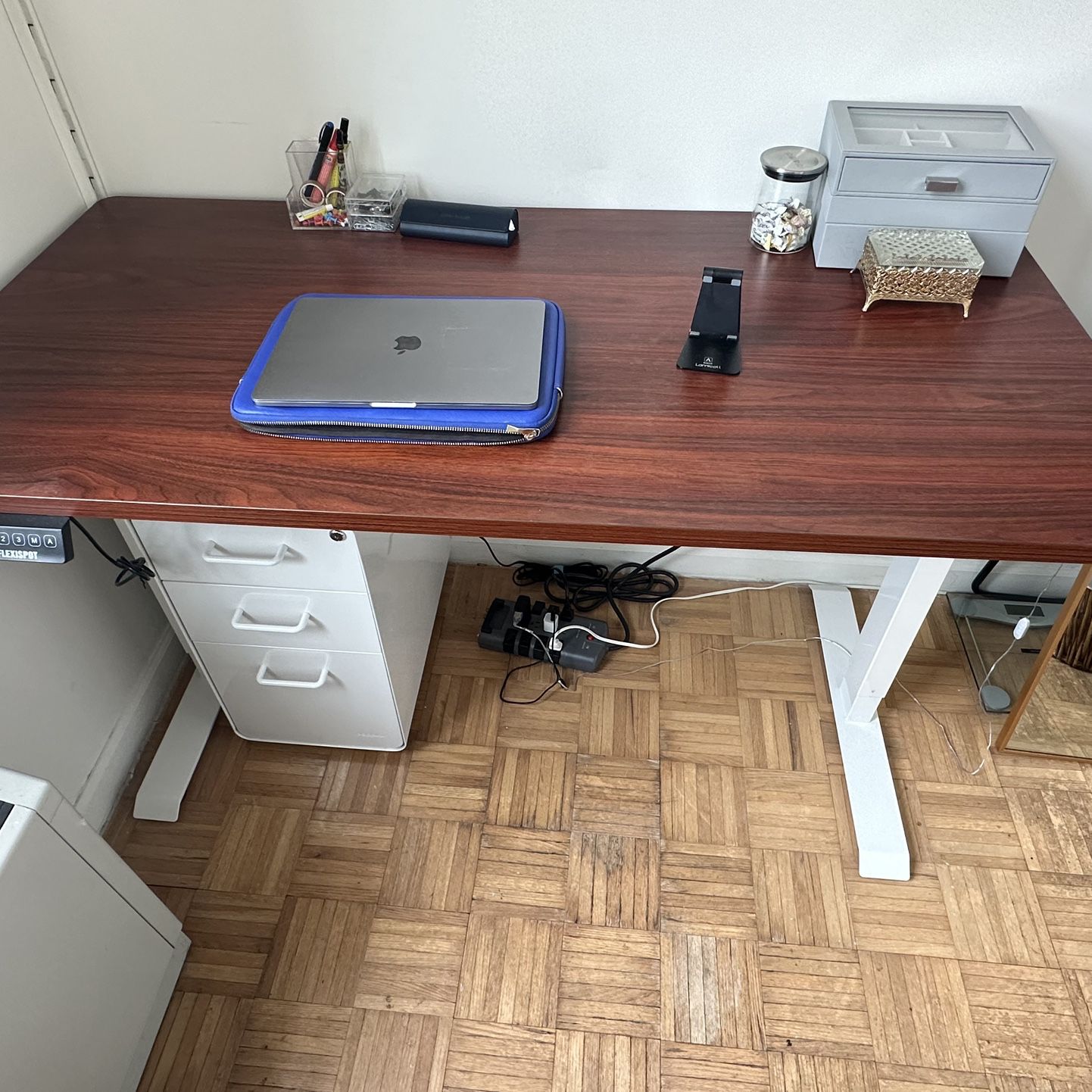 FLEXISPOT EN1 Electric Adjustable Standing Desk 55 x 28 Inches (White Frame + 55" Mahogany Top)