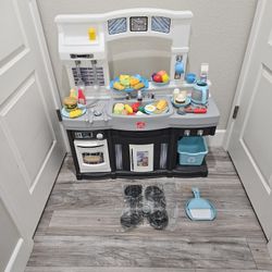 Step 2 Modern Cook Kitchen Set with Food