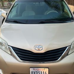 Toyota Sienna 2012