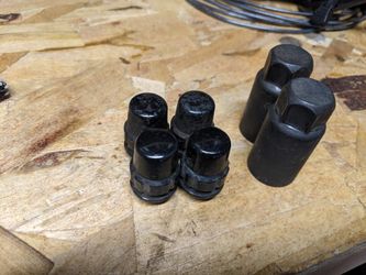 Black Gorilla lock nuts for Jeep JK comes with 2 keys