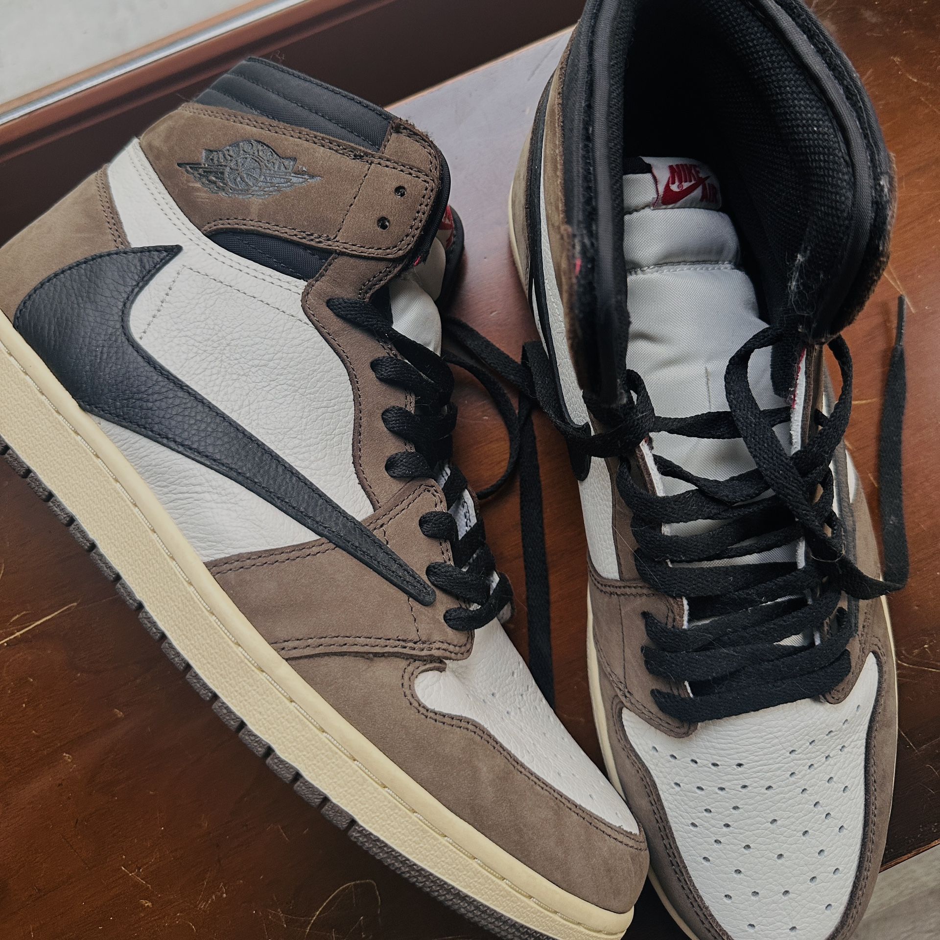 Nike Jordan 1 Retro Travis Scott