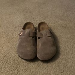 Women’s beige Birkenstocks Clogs