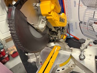 Dewalt 12” dual bevel miter saw