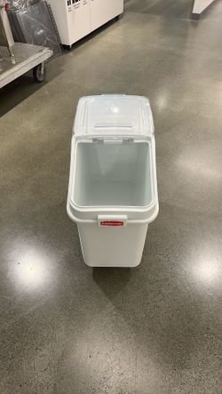 Rubbermaid Cart
