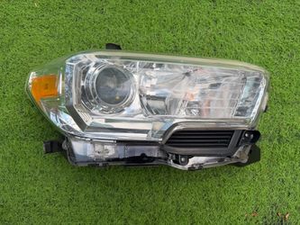 Toyota Tacoma Right Passenger Side Headlight Luz Derecha Pasajera 2018 2019 2020 2021 2022 2023