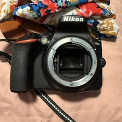 Nikon D3500 + 18-55 VR + 70-300 (AF-P) Two-Lens Kit + Sunpak Flash - Excellent