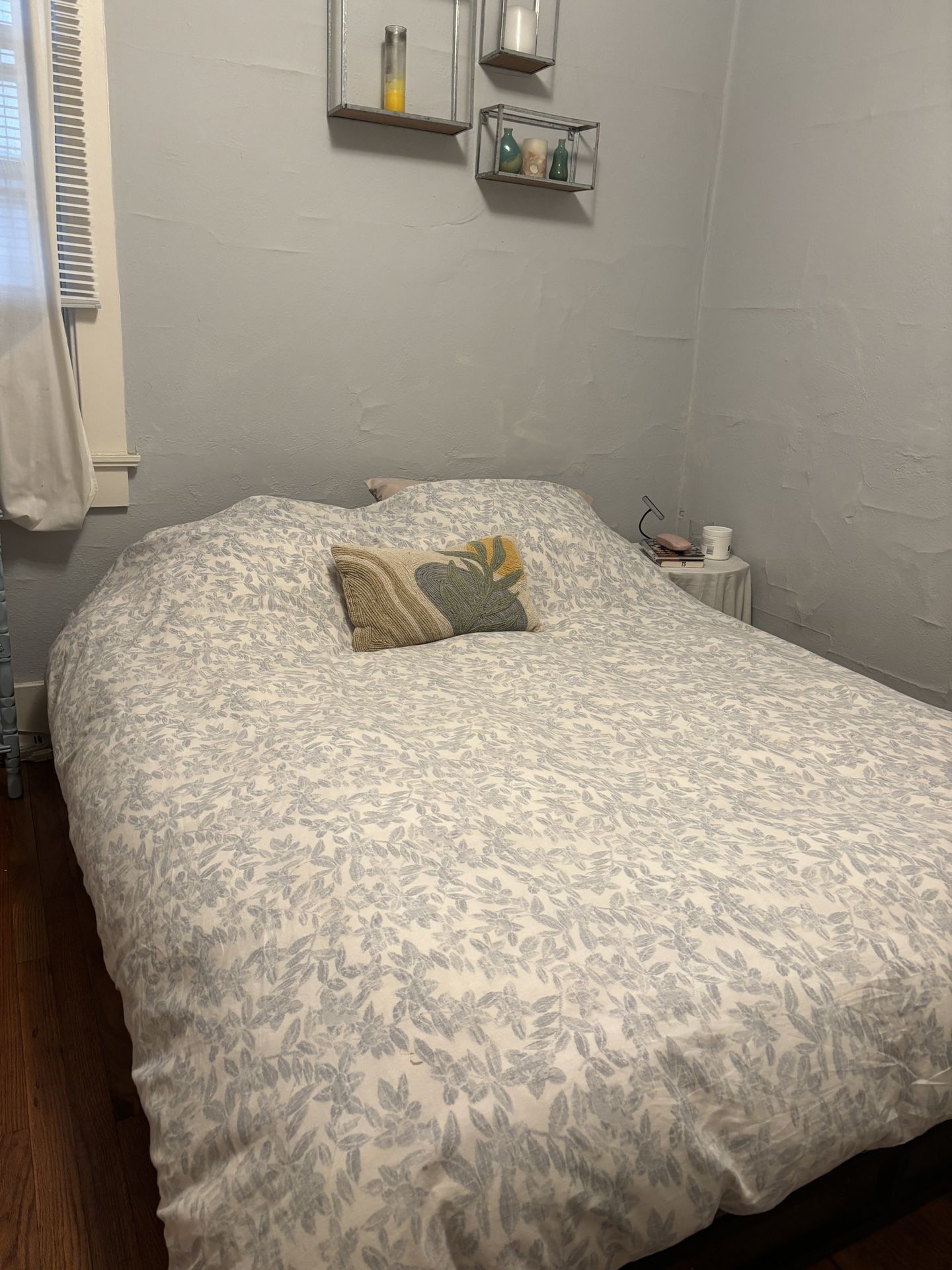 Queen Bed Set Frame and Mattress