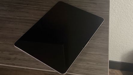 Apple iPad Air m4 13” WiFi + cellular.   mint condition.