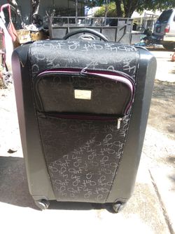 !! Suitcase Missing a Zipper