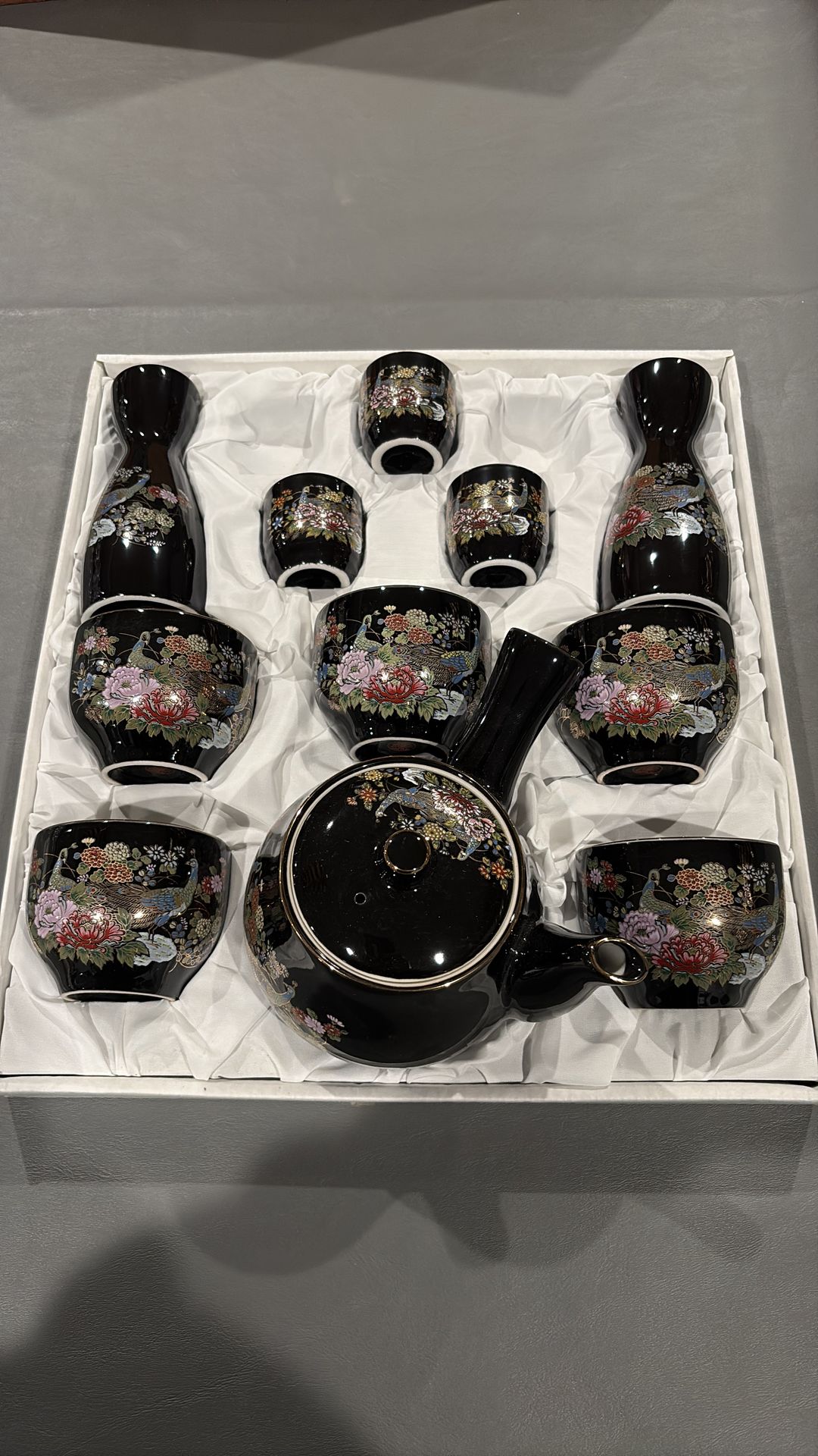 Japanese tea and sake’ porcelain serving set