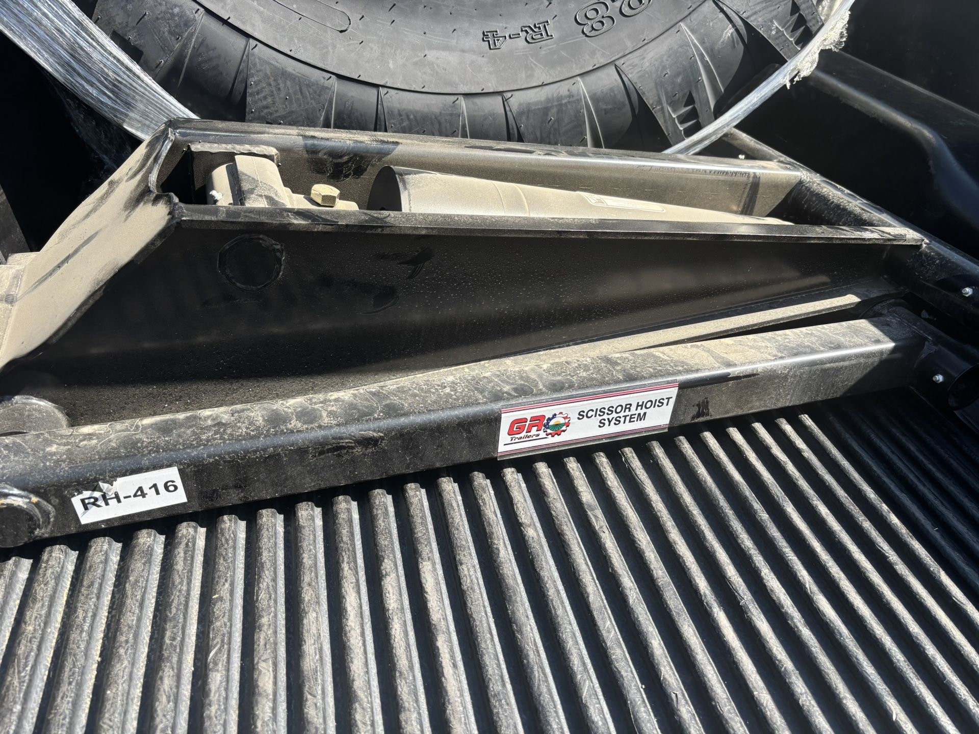 1 X 8 Ton Hydraulic Scissor Hoist Only With Legs $900