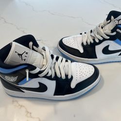Women's Nike Air Jordan 1 Retro Mid University Blue UNC White