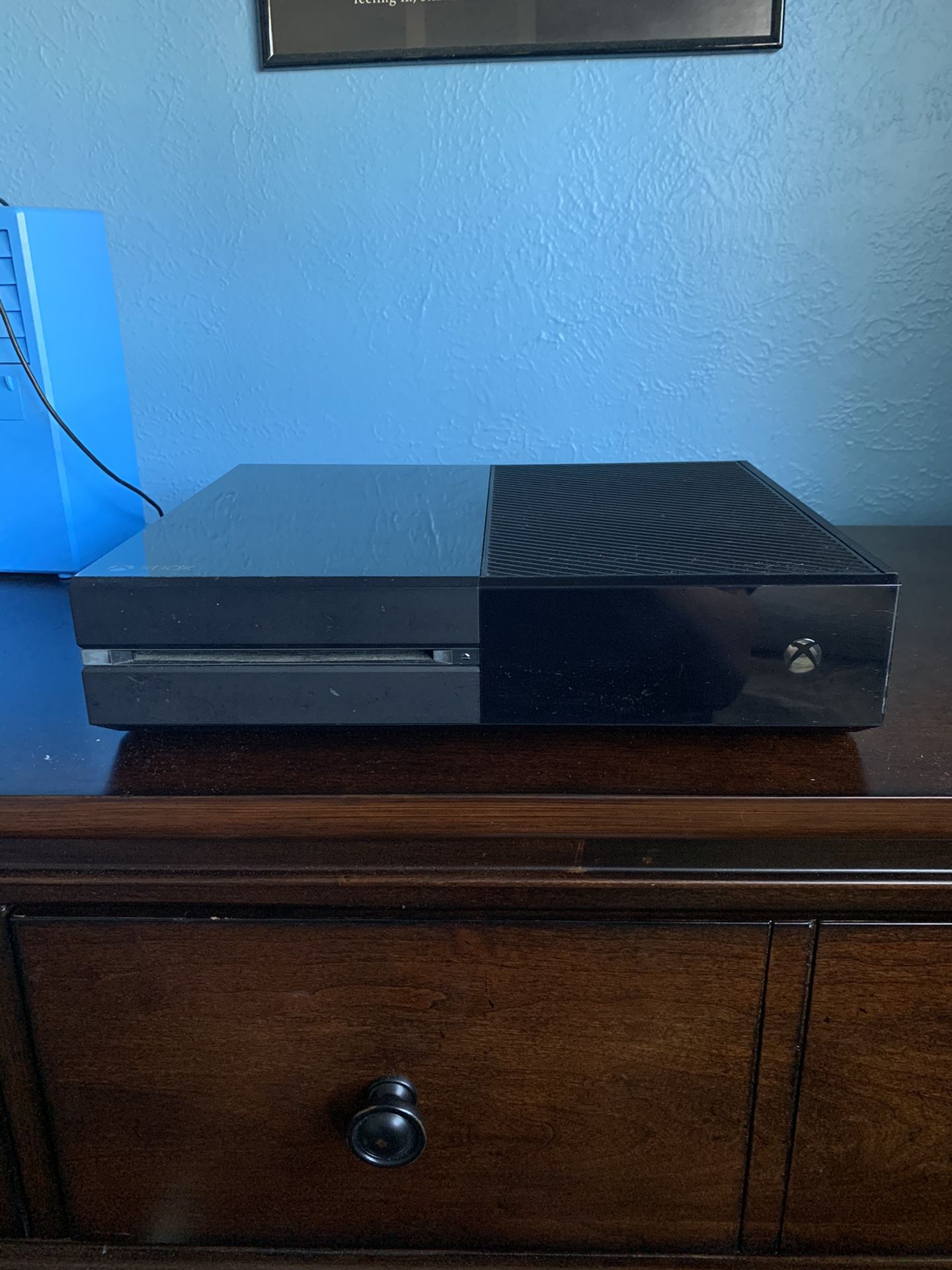 XBOX ONE 500 GB w/ Controller, Games & More!