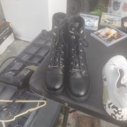Women's size 9 Boots