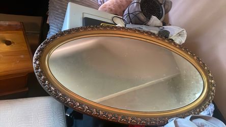 Do not know the size color is gold