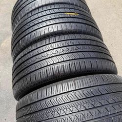 225/65/17 pirelli vendo un set de llantas usadas excelente condiciones de vida las 4 ✅🤩I am selling