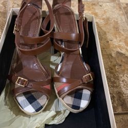 Burberry Sandale House he has 💯 Authentic 