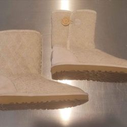 New pair of Women UGG Button Cute short sweater boots Uggs Size 7 $175