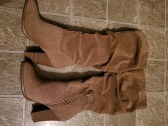 Womens boots size 8