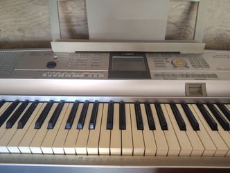 Yamaha *portable *Grand piano DGX- 505🎶