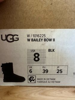 New in box Uggs Bailey bow II