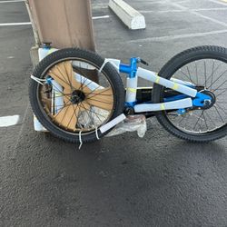 Outroad Boy’s Bike. New Unboxed. Ages 3-6. 