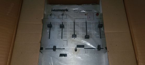 Numark. Dm 1000