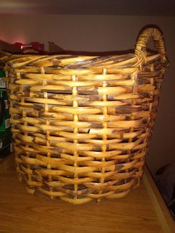 LARGE WICKER BASKET