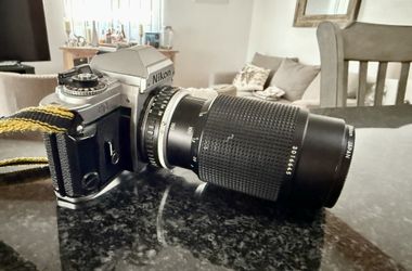 Nikon FE FILM CAMERA w/ Zoom Len
