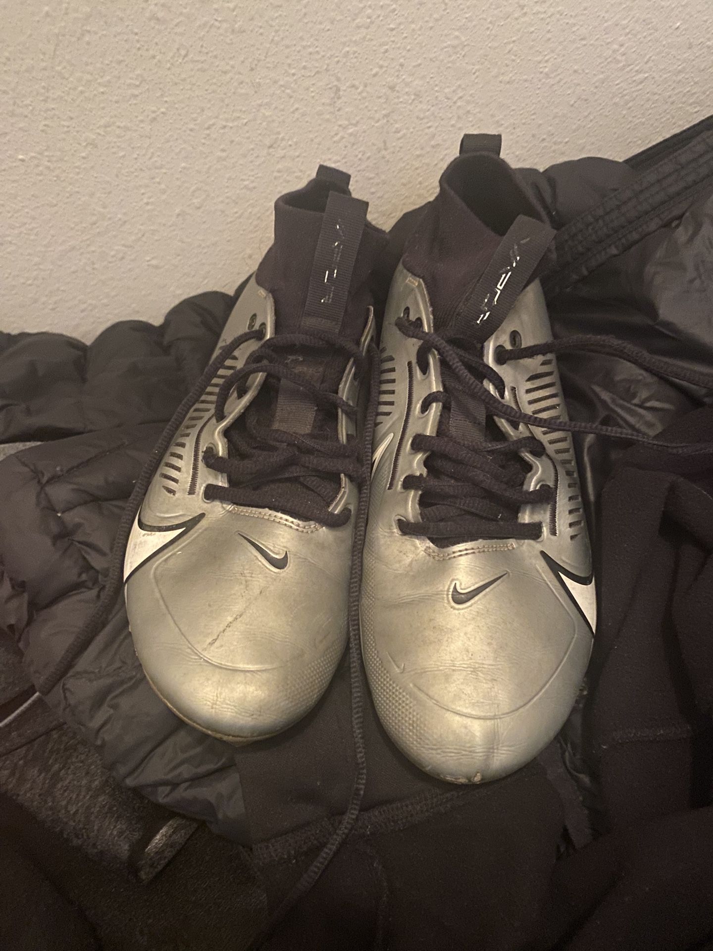 Football Cleats 9.5