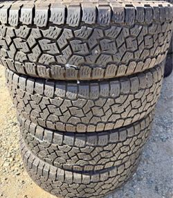 285/75/18 vendo un set de llantas marca Toyo con un 80% de vida las 4