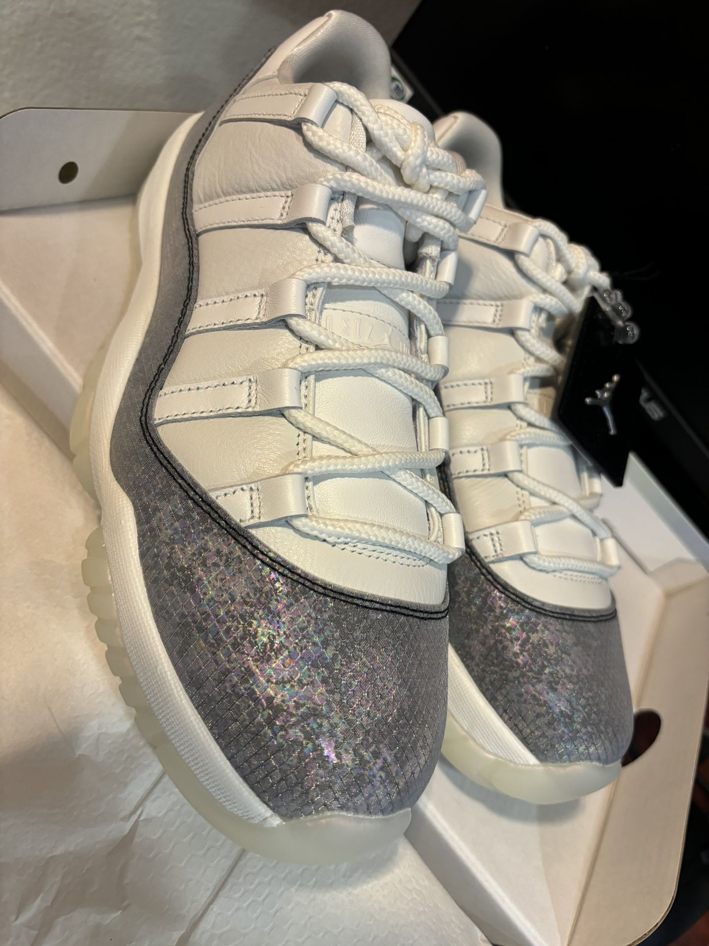 AIR JORDAN 11 RETRO LOW CNY