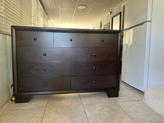 Dresser in good condition
