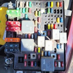 Gm fuse cluster for under hood