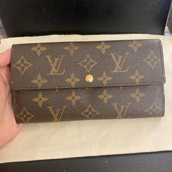 Authentic Louis Vuitton Monogram Sarah Wallet