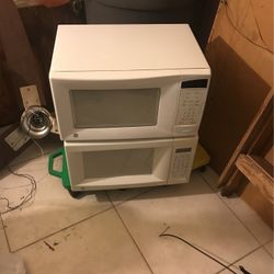 One Medium GE Microwave 