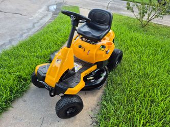 Cut cadet 30 in. 10.5 HP Briggs and Stratton Engine 6-Speed Manual Drive Gas Rear Engine Riding Mower with Mul