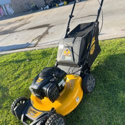 DEWALT GAS SELF-PROPELLED LANW MOWER NEW