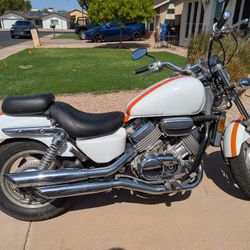 Motorcycle: Honda Magna