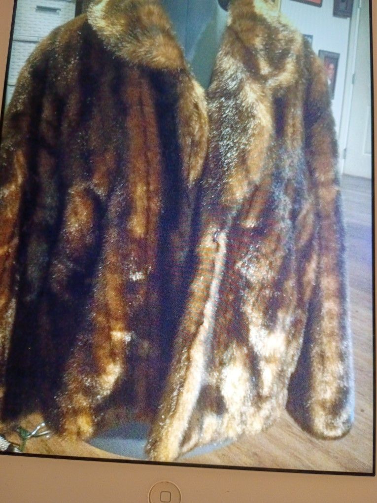 ASHLEY STEWART CLOTHING COMPANY 100 % POLYESTER IMITATION FUR COAT SIZE 3X